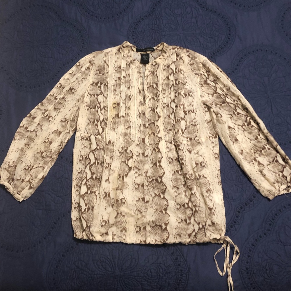 Snakeskin Print Pullover Style V-Neck. Blouse.  Sleeve 20”. 26” long.